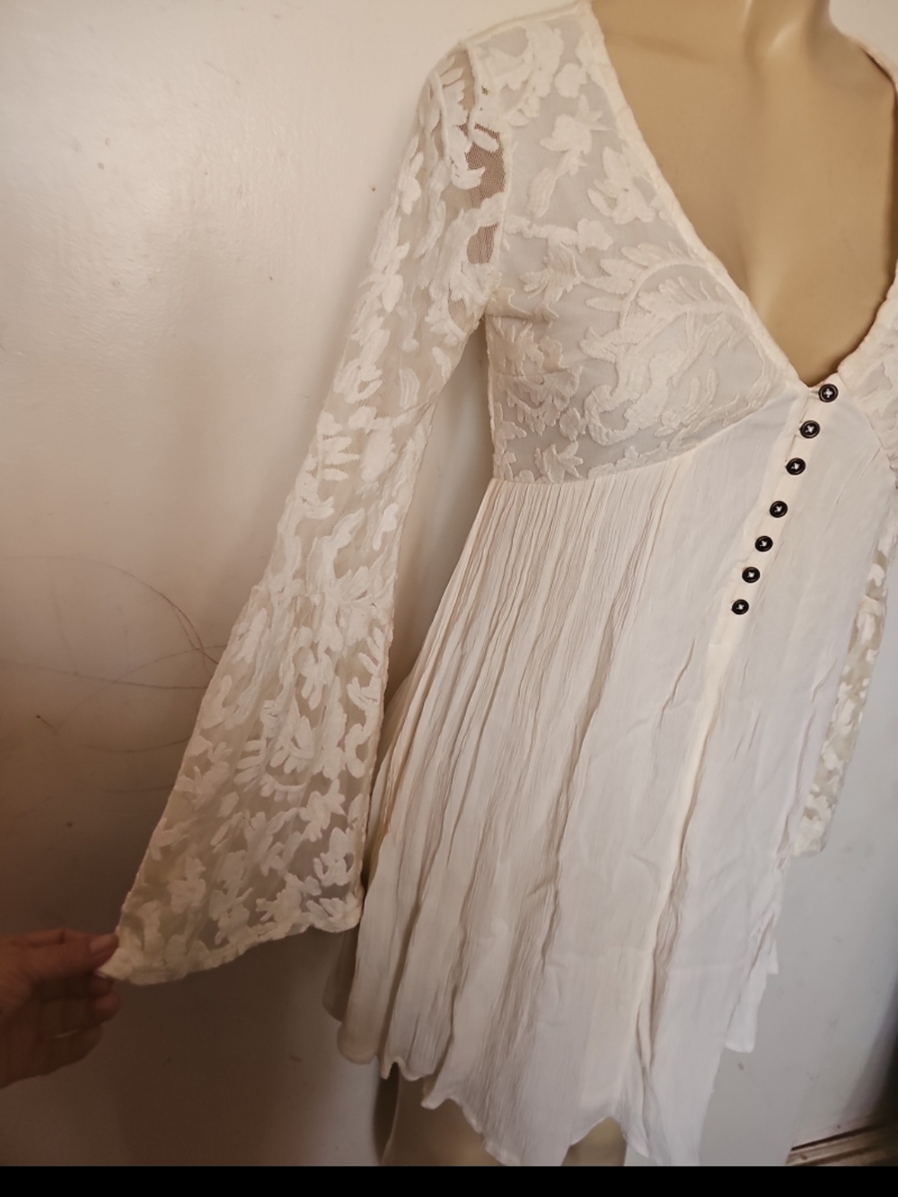 Xhilaration Cream Lace-Sleeve V-Neck Tunic Top - Picture 2 of 6